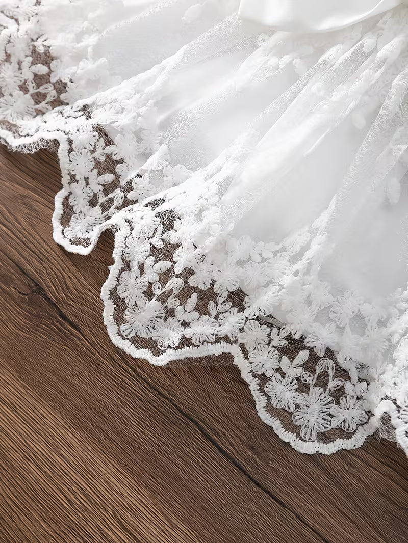 Éclat de Pureté : La Robe de Cérémonie Royale
